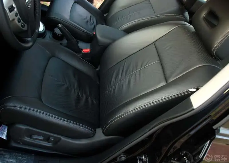 奇骏2.0L XE舒适版(MT 4WD)驾驶员座椅