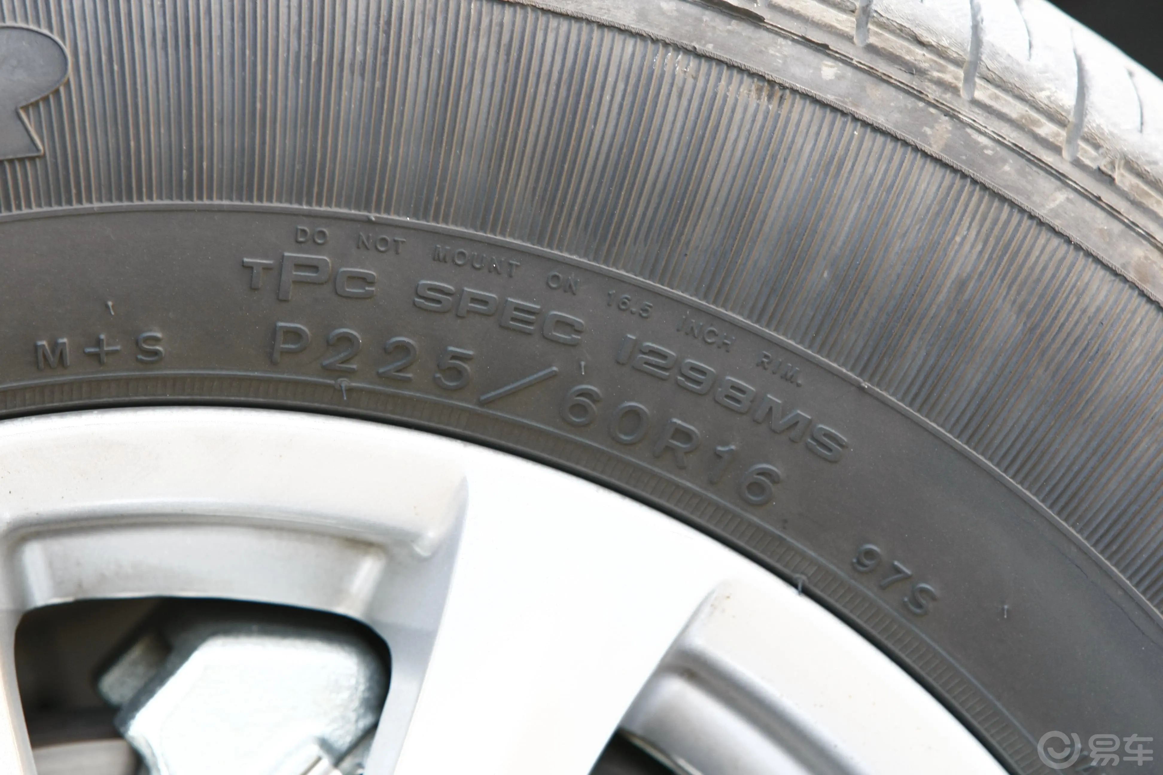 君越2.4L ECO—Hybrid 油电混合动力车轮胎规格
