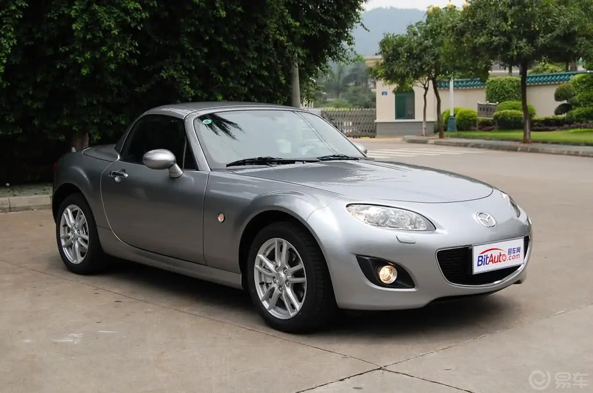 马自达MX-52.0L 标准型外观