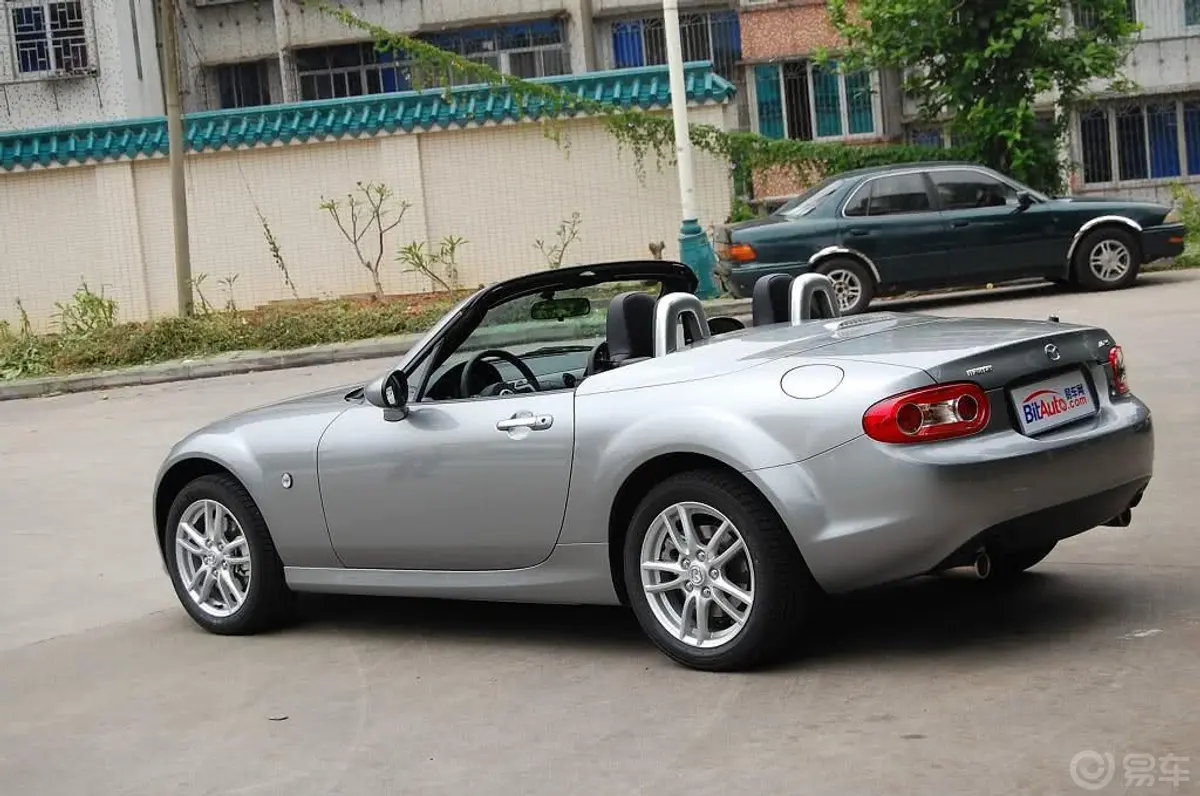 马自达MX-52.0L 标准型外观