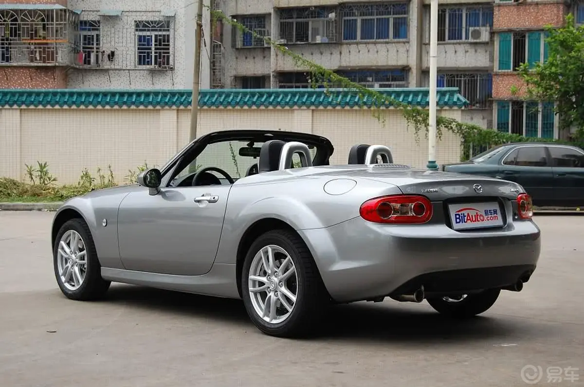 马自达MX-52.0L 标准型外观