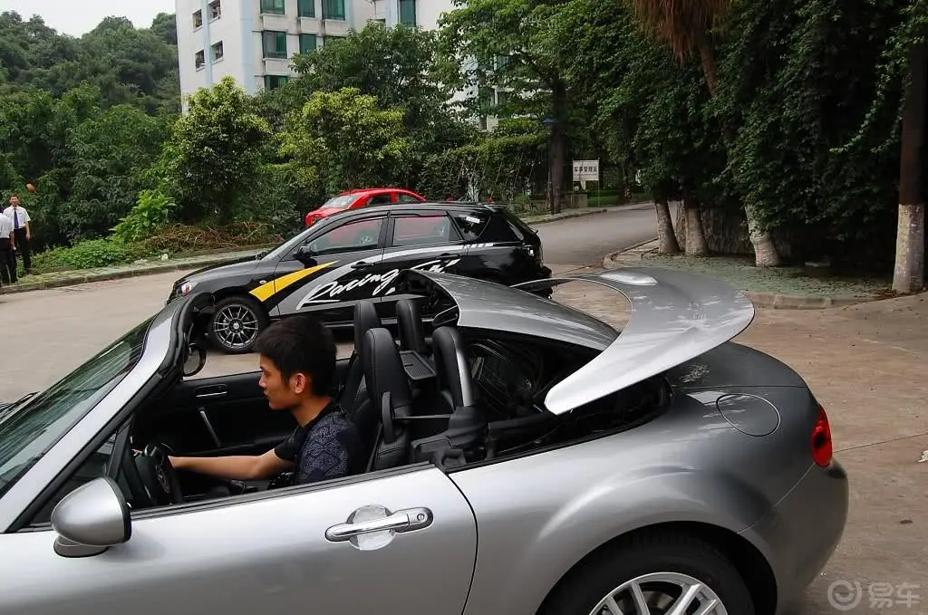 马自达MX-52.0L 标准型外观