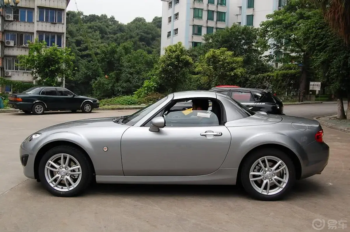 马自达MX-52.0L 标准型外观