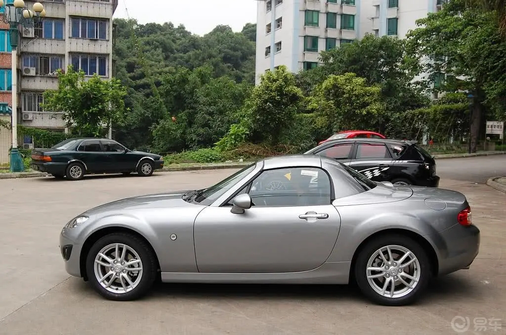 马自达MX-52.0L 标准型外观