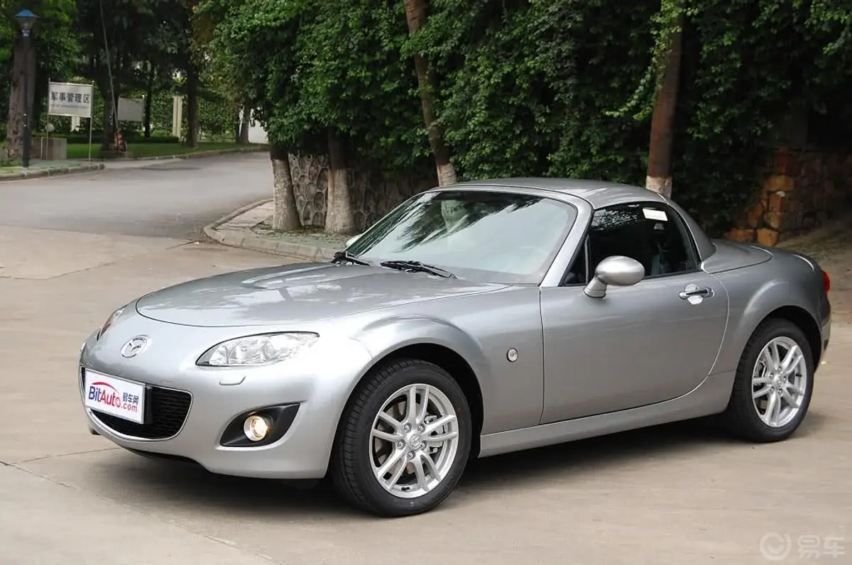 马自达MX-52.0L 标准型外观