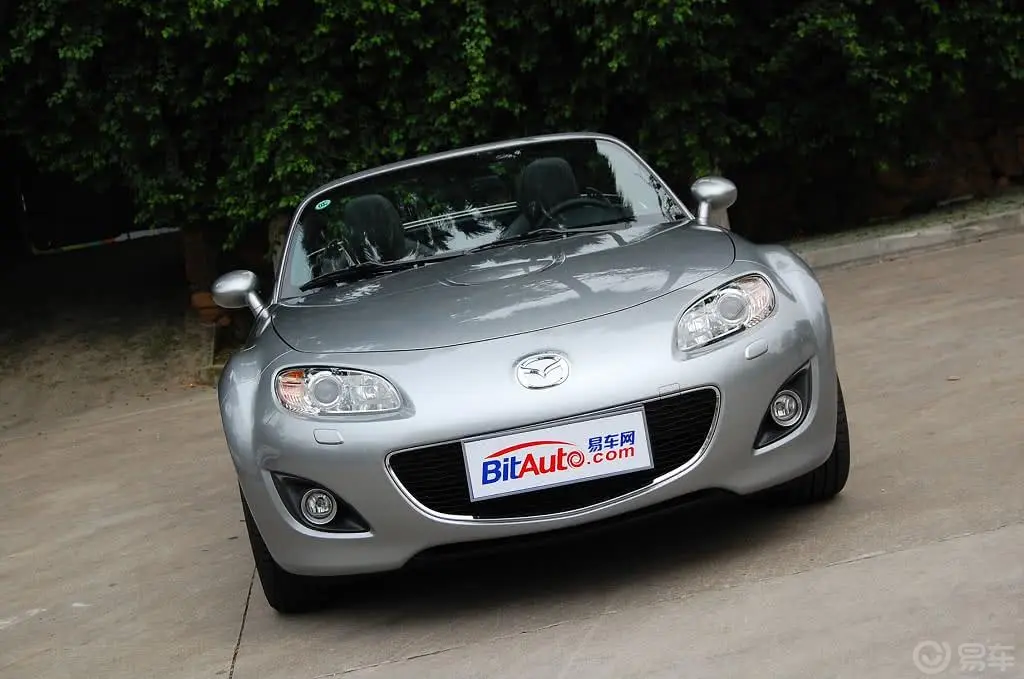 马自达MX-52.0L 标准型外观