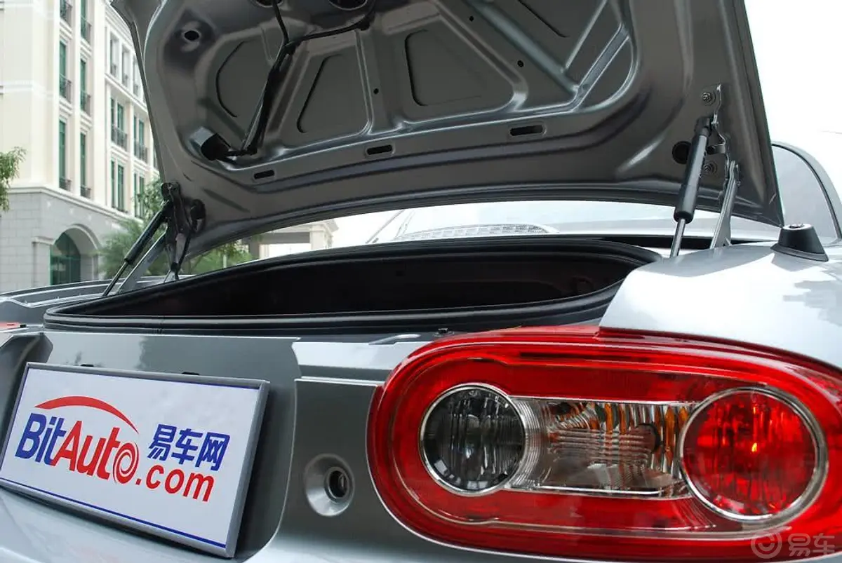 马自达MX-52.0L 标准型空间