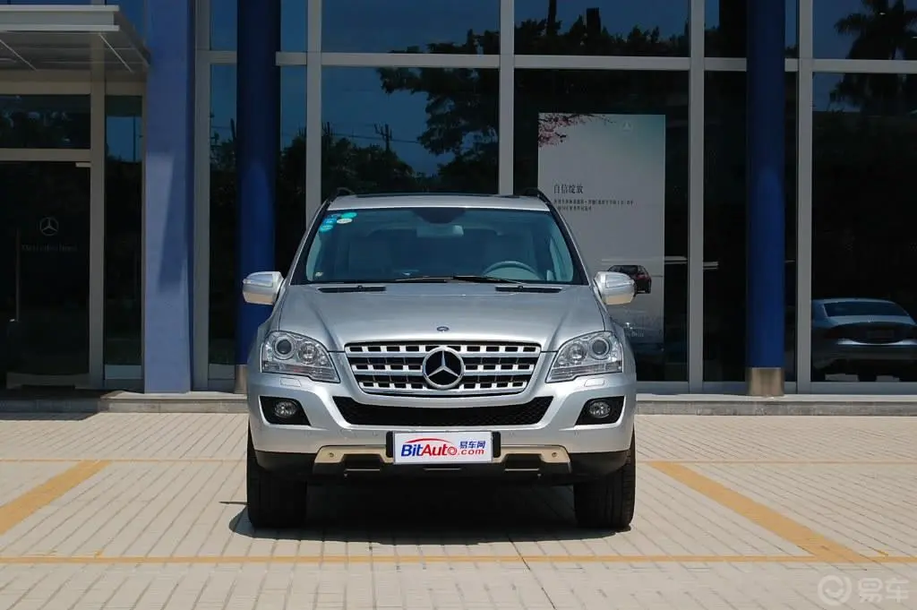 奔驰M级ML 350 4MATIC 豪华型外观