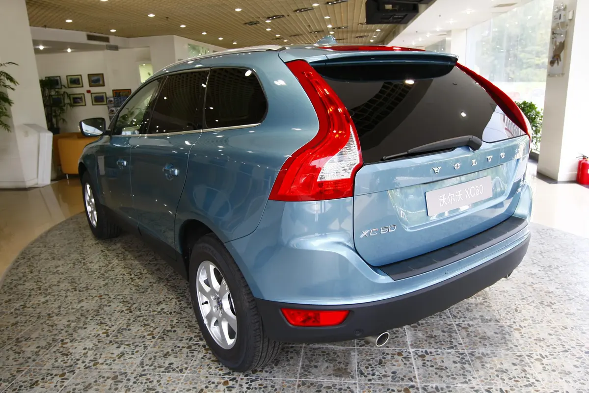 沃尔沃XC60(进口)T6 AWD 智雅版侧后45度车头向左水平