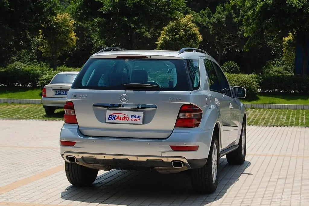 奔驰M级ML 350 4MATIC 豪华型外观