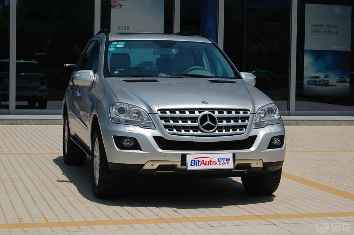 奔驰M级ML 350 4MATIC 豪华型外观