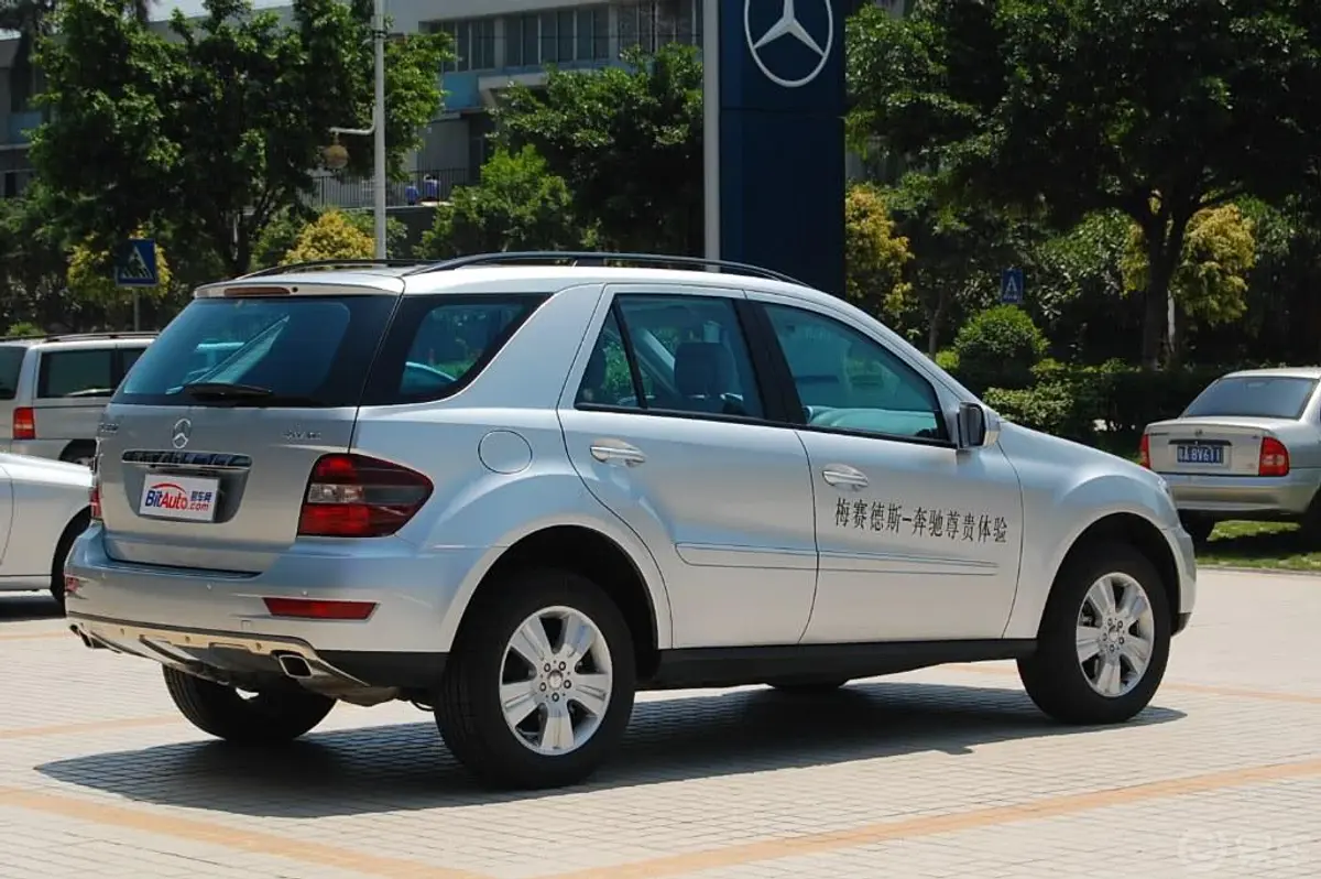 奔驰M级ML 350 4MATIC 动感型外观