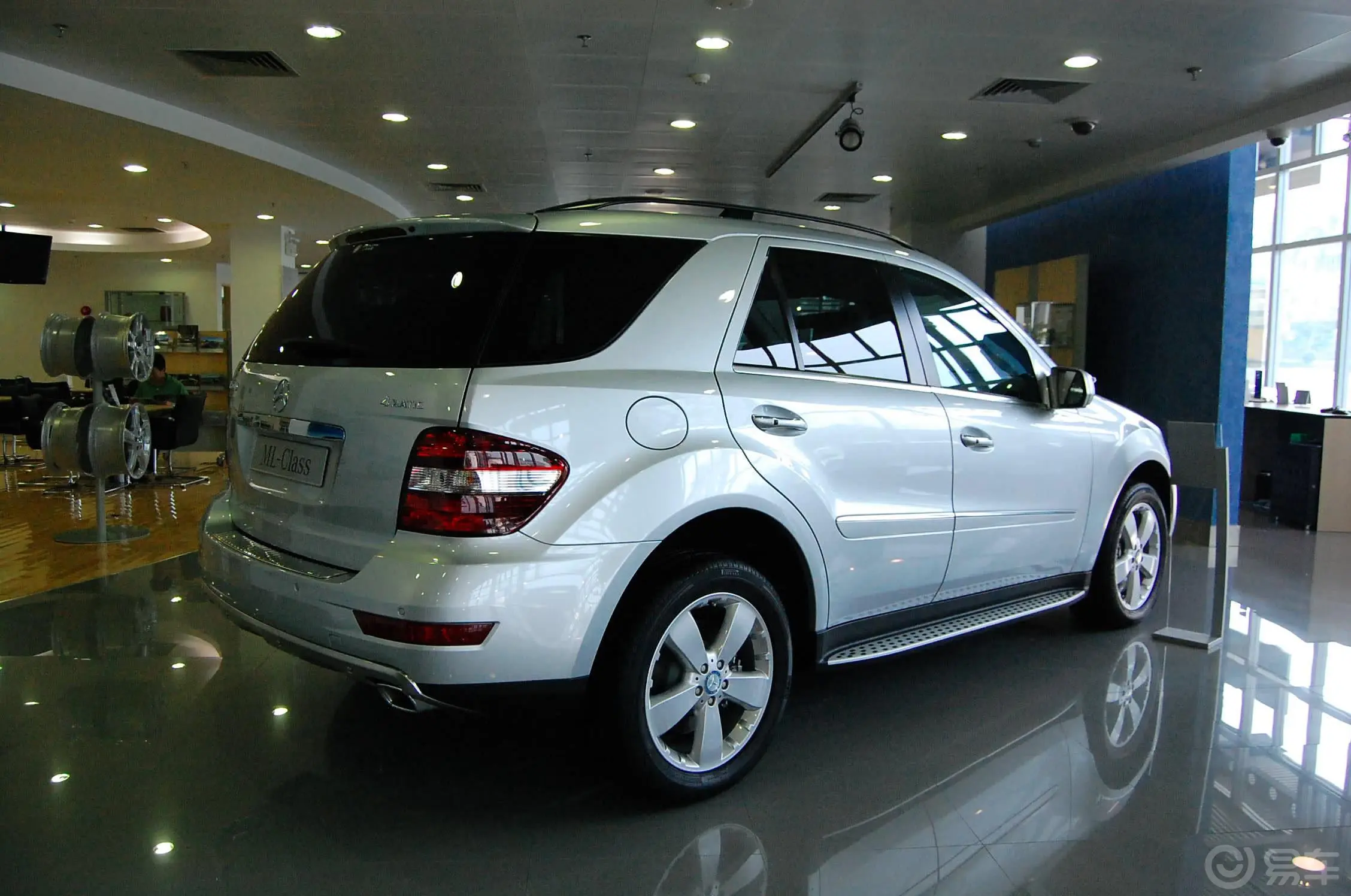 奔驰M级ML 350 4MATIC 豪华型外观