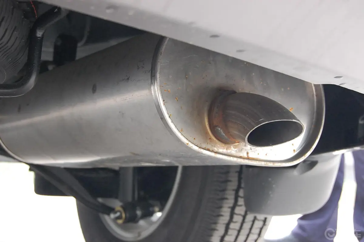经典圣达菲2.0 L CRDi VGT 柴油四驱自动档 标准排气管（排气管装饰罩）