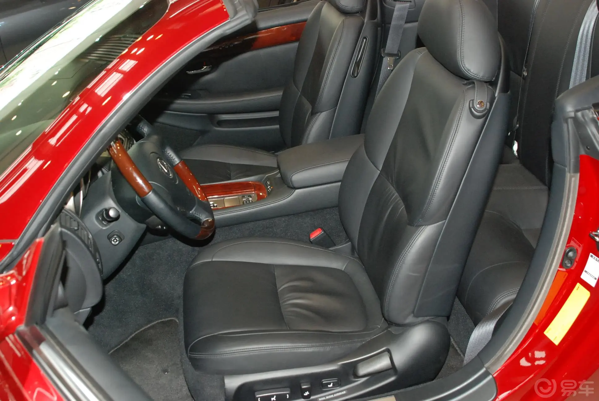雷克萨斯SC430驾驶员座椅