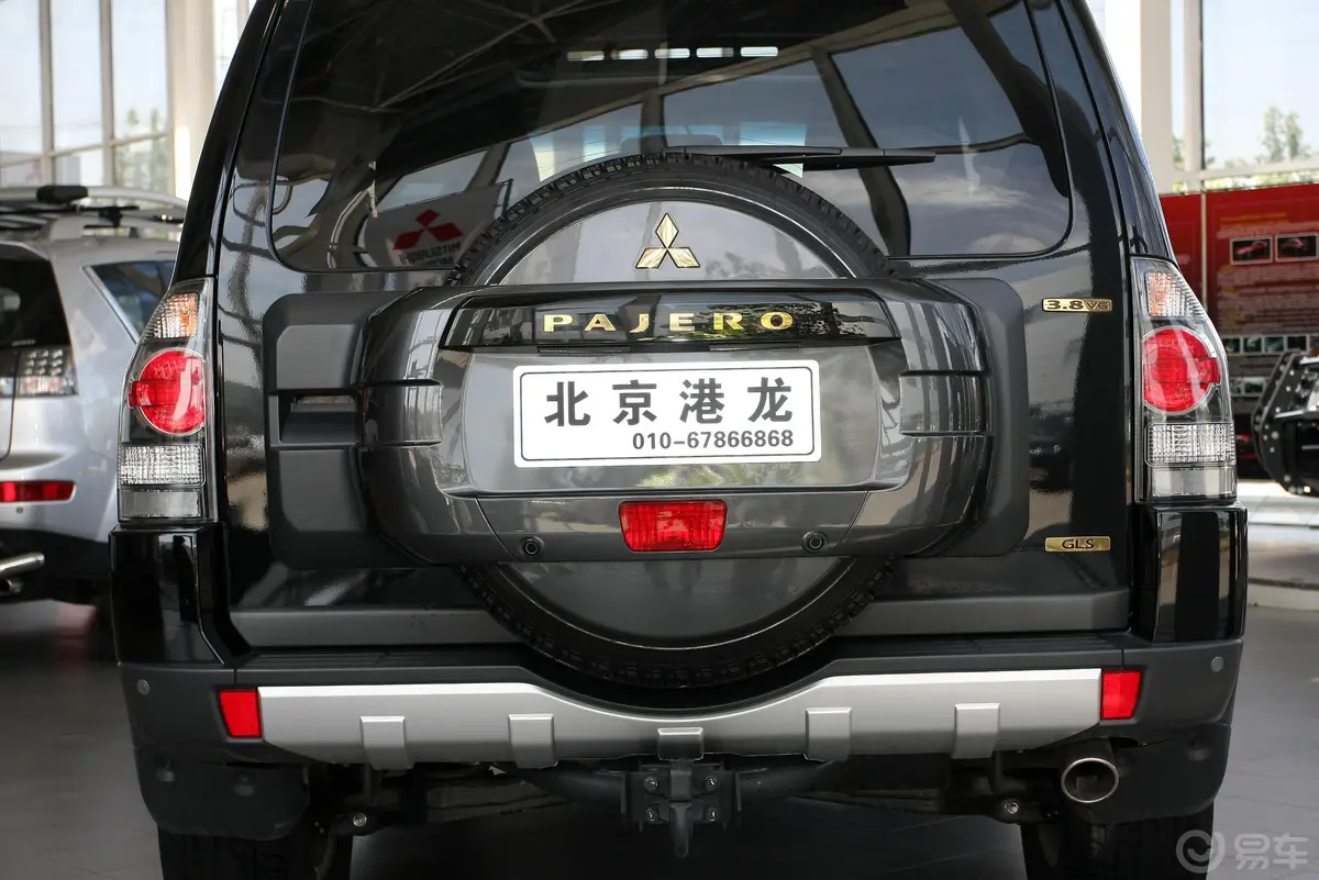 帕杰罗(进口)3.8L 炫酷版外观