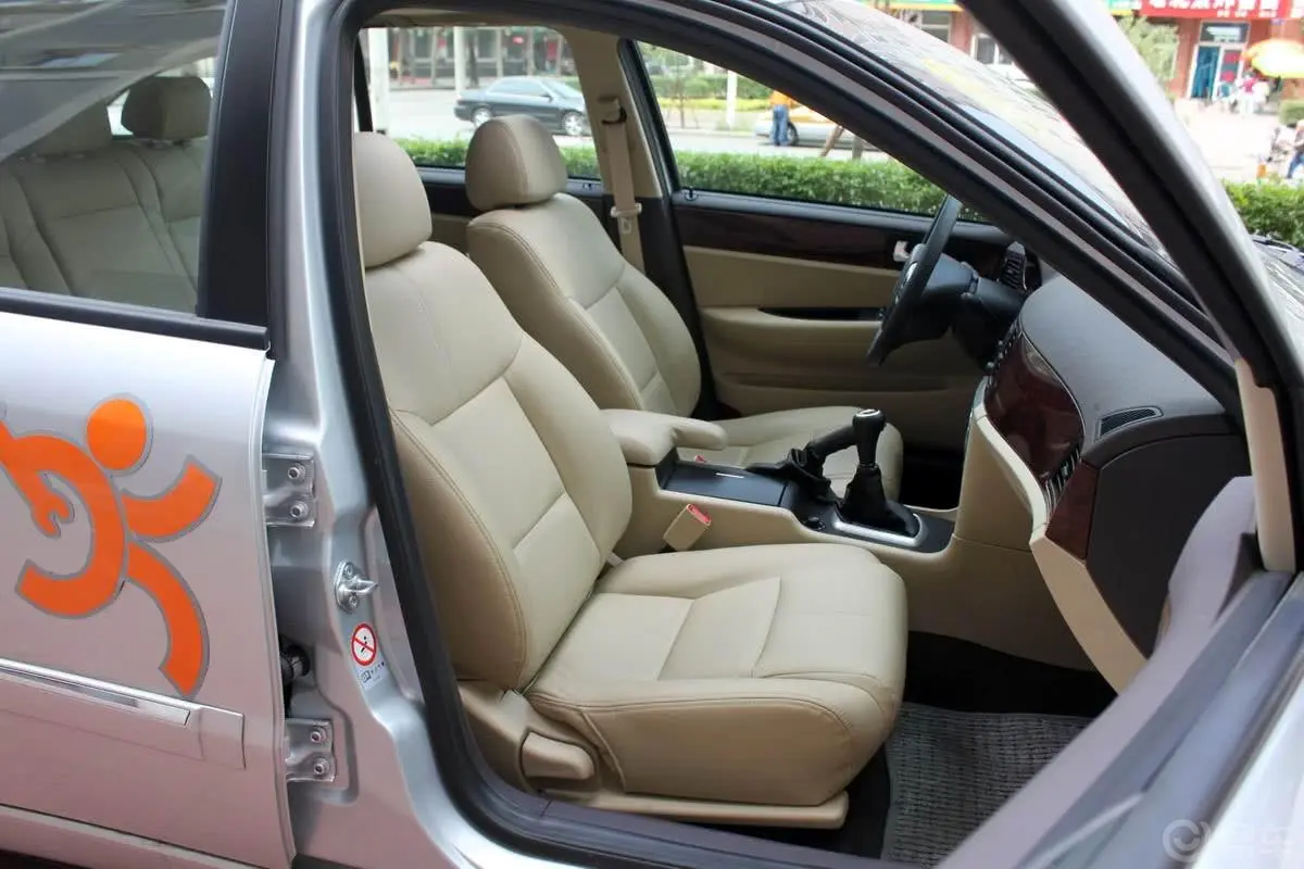骏捷Wagon 1.8T MT豪华型空间