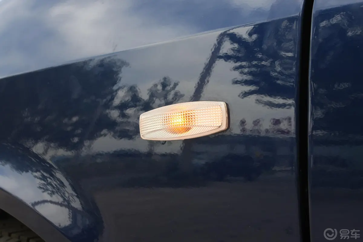 海尚1.3L舒适版车侧转向灯