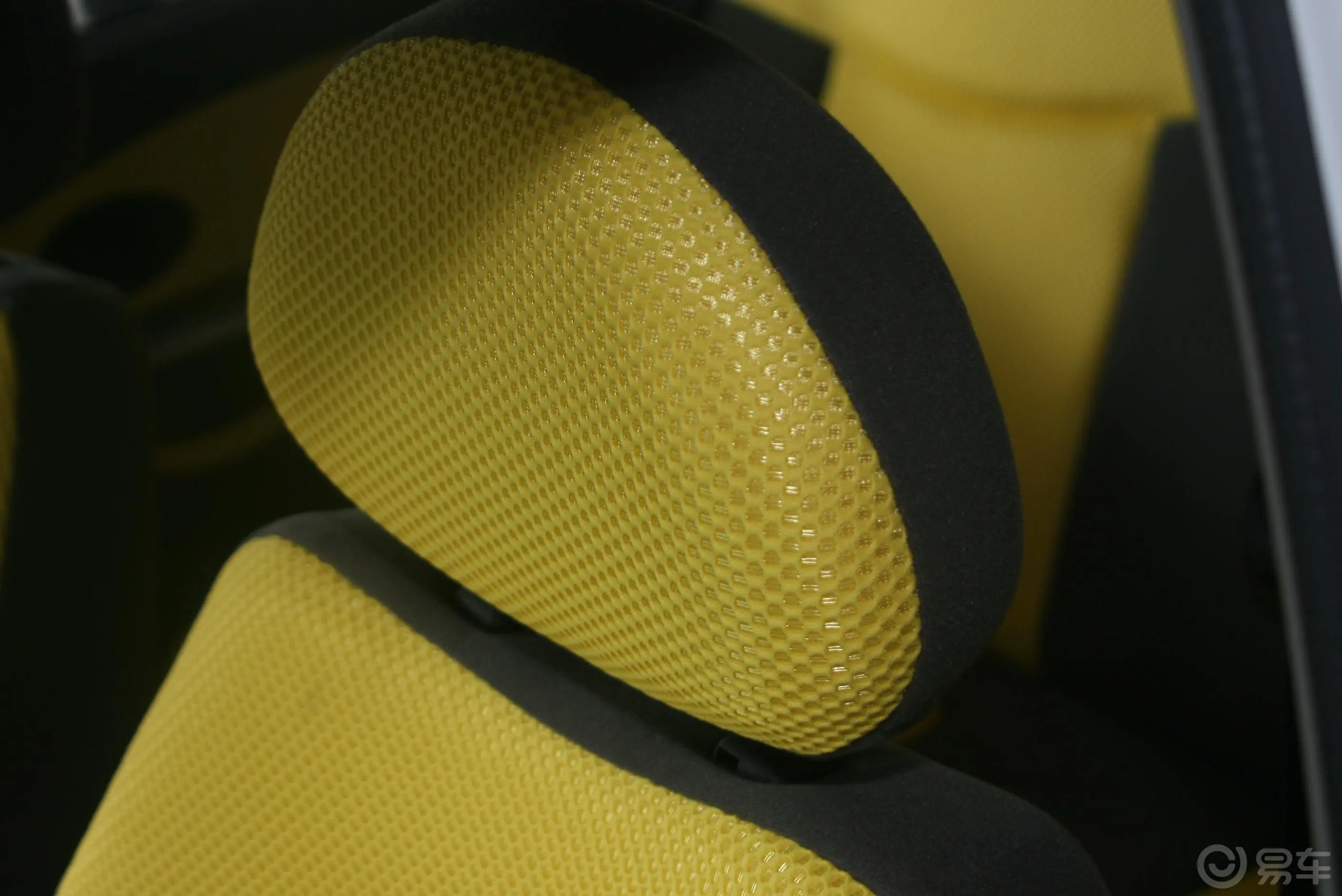 乐驰P—TEC 1.2MT 优越型驾驶员头枕