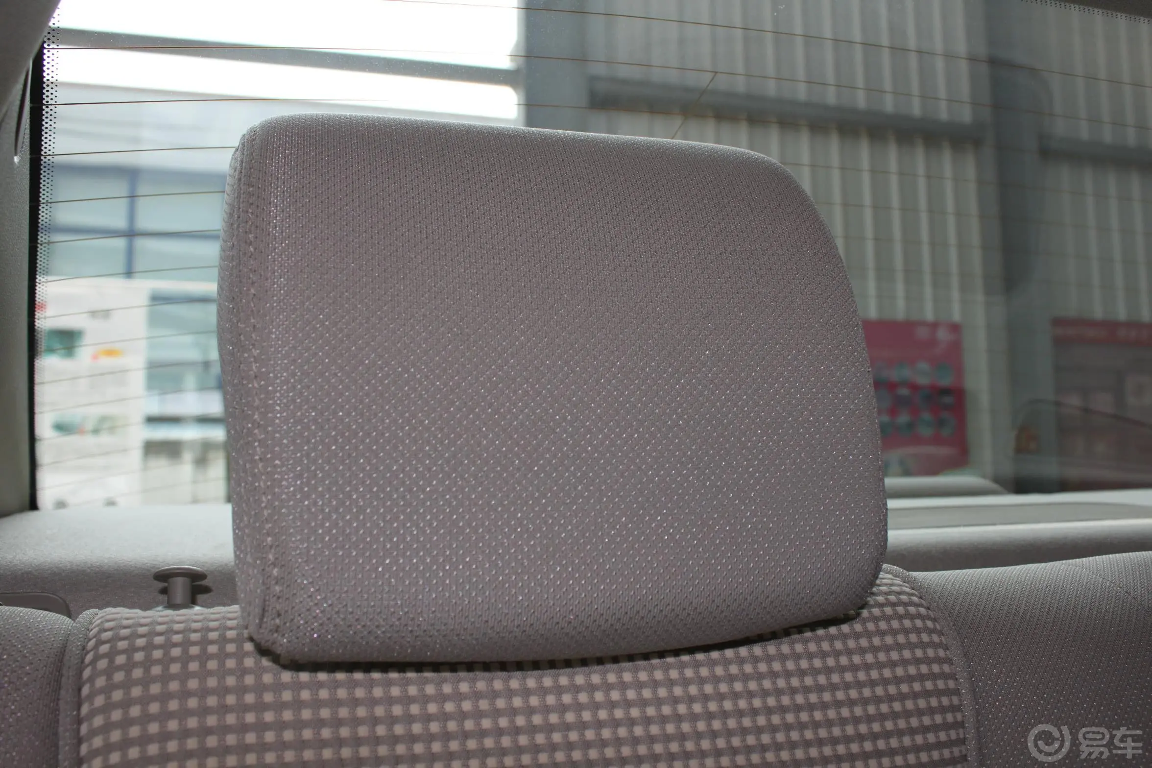 奇瑞A3三厢 1.6—MT 舒适型后排头枕