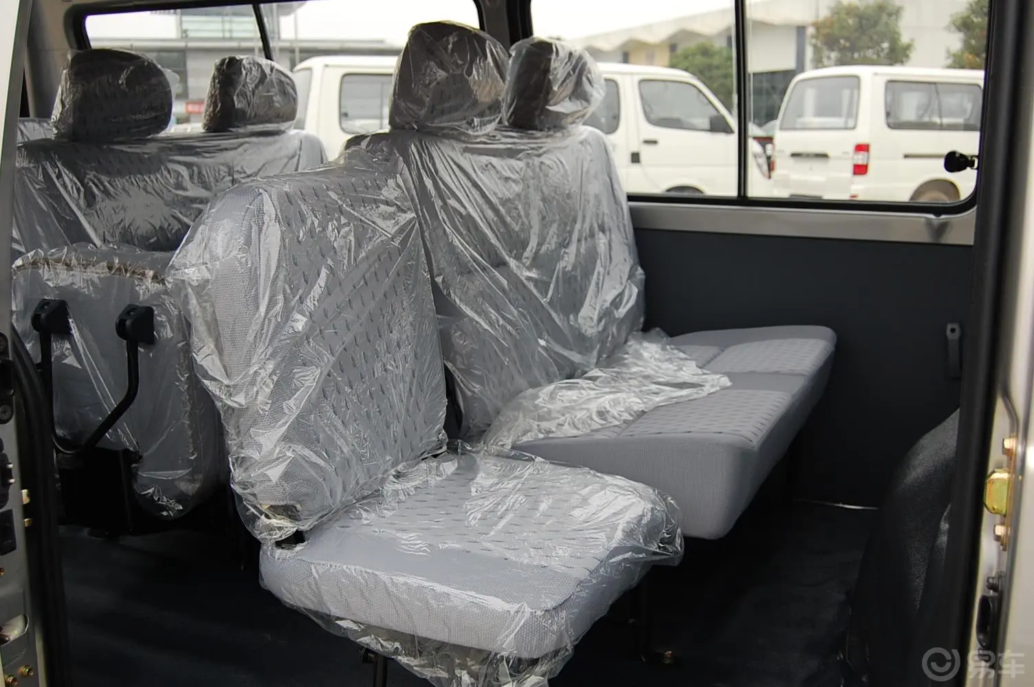 得利卡创业先锋系列 舒适型 11座后排头枕