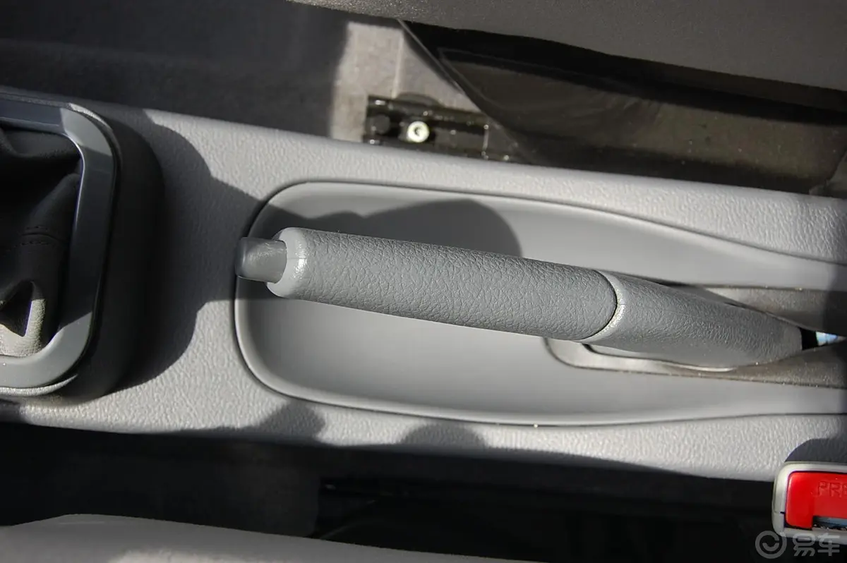 迷迪宜家版 1.6L 标准型驻车制动（手刹，电子，脚刹）