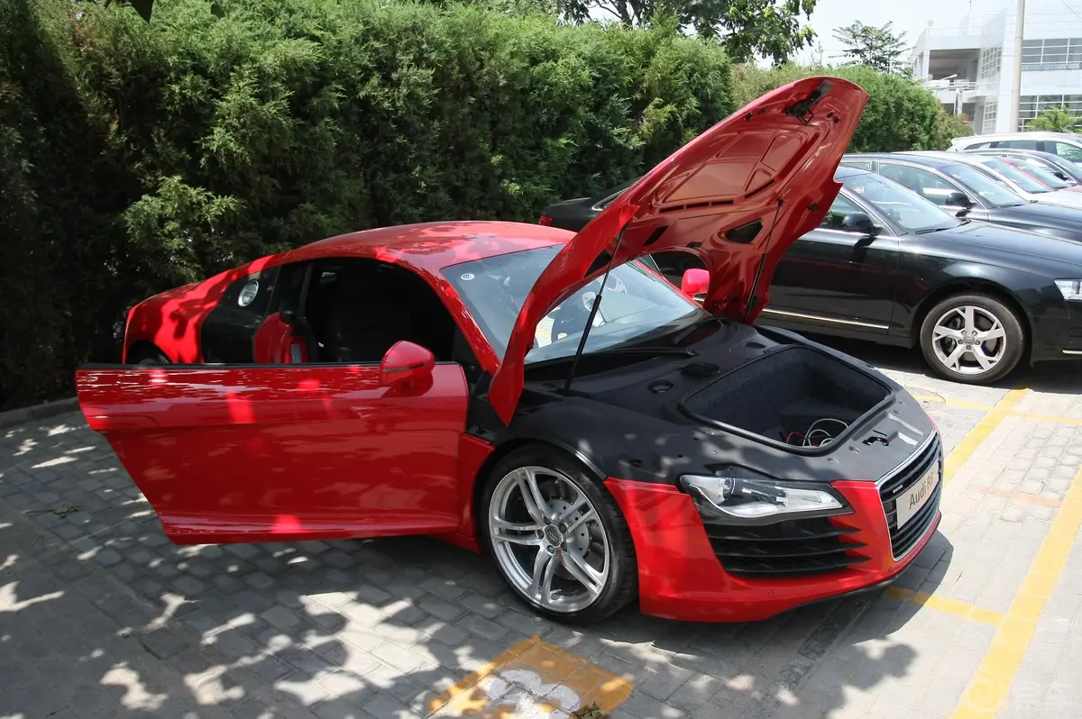 奥迪R84.2L FSI quattro外观