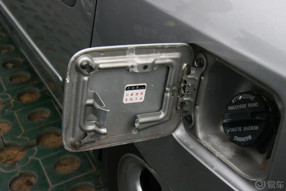 伊兰特三厢 1.6GL 手动标准型油箱盖