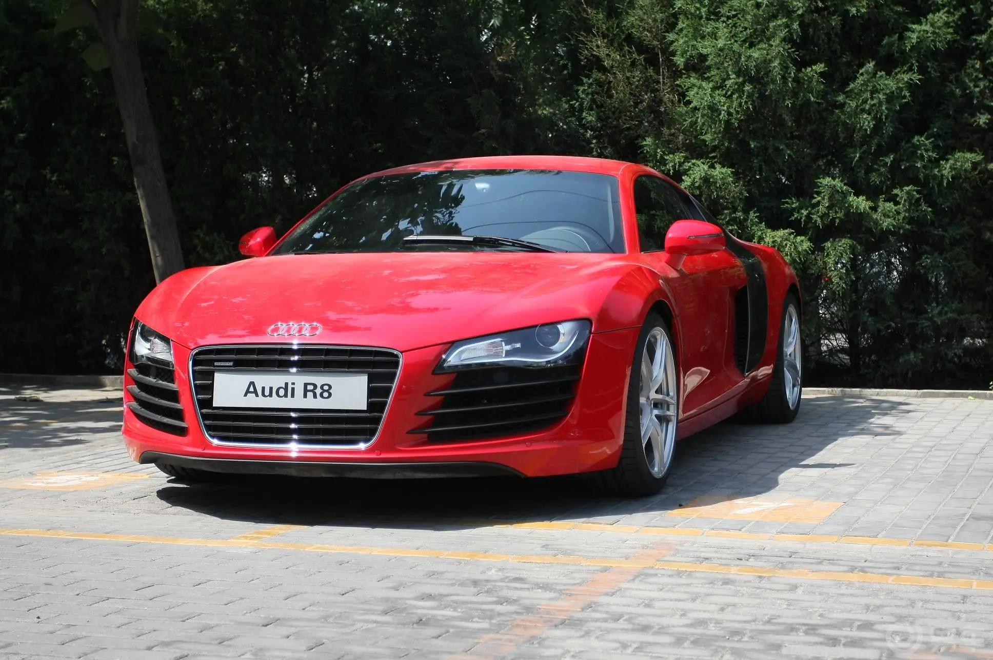 奥迪R84.2L FSI quattro外观