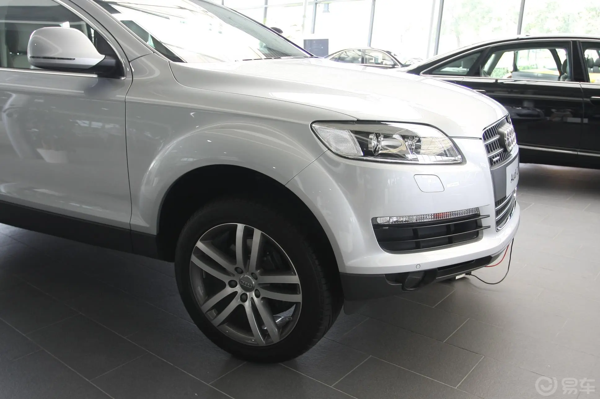 奥迪Q74.2 FSI quattro 豪华型外观