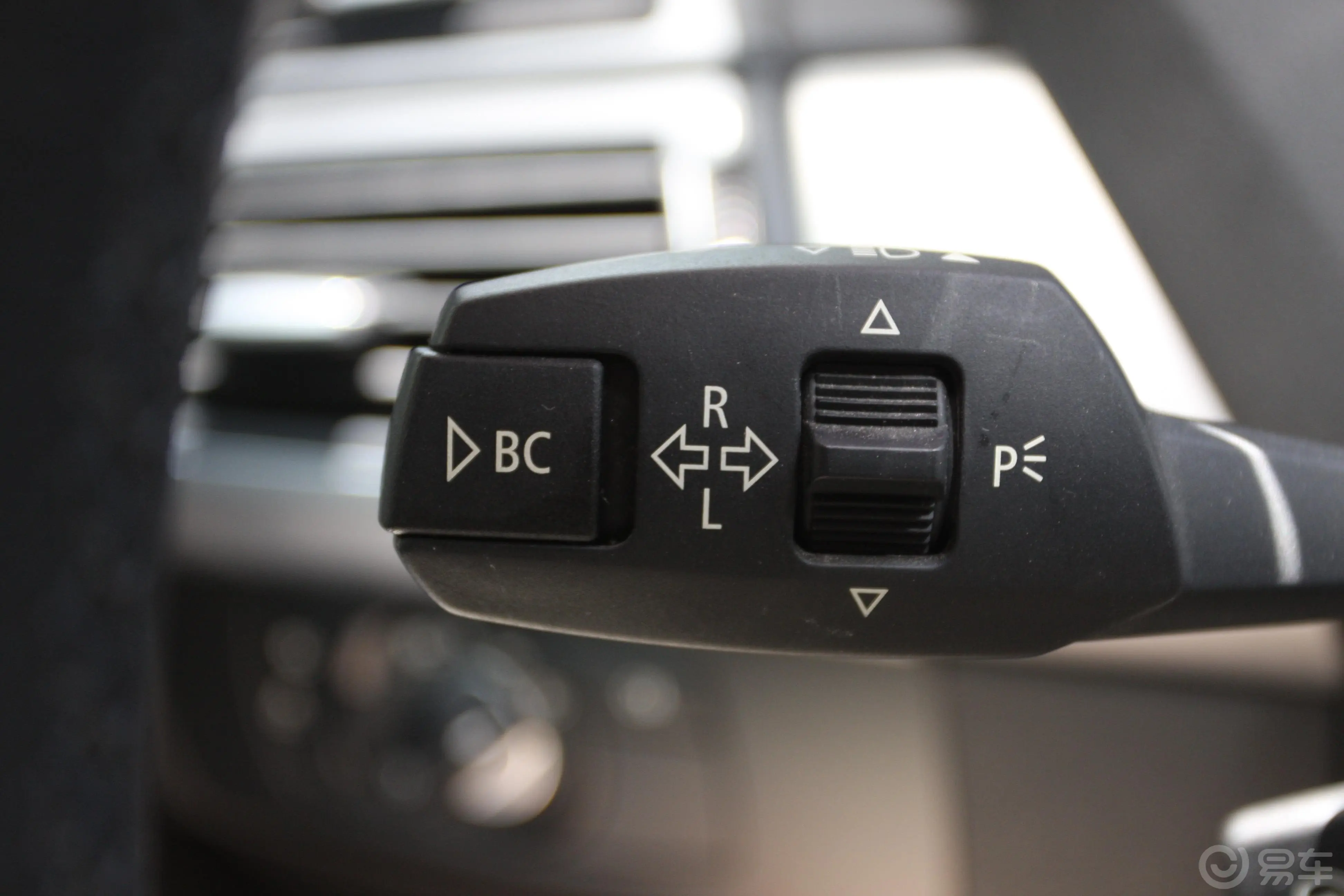 宝马X6xDrive35i 豪华型大灯远近光调节柄