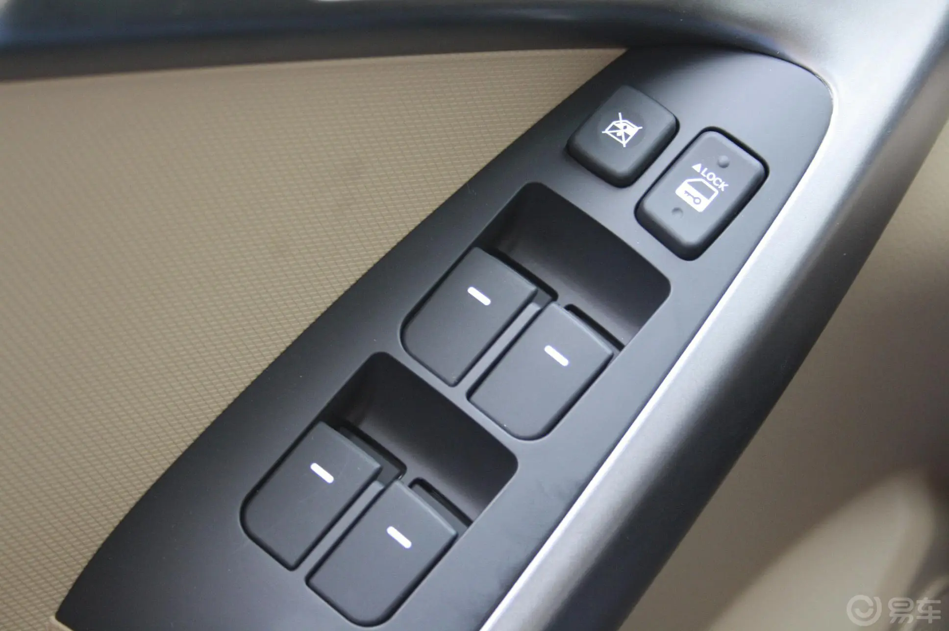 福瑞迪1.6L 自动 Premium电窗控制键