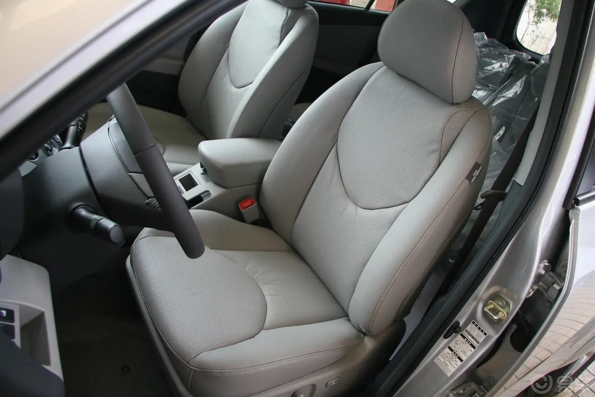 RAV4荣放2.4L 豪华版 AT驾驶员座椅