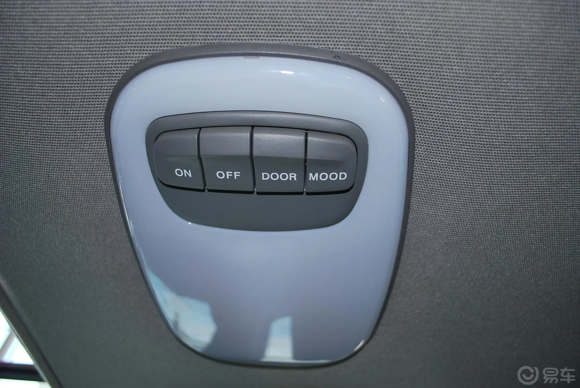 瑞风祥和 2.0T汽油 手动豪华型天窗控制开关（前）