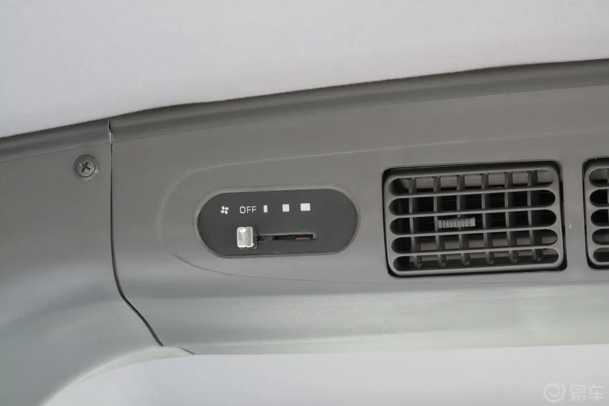 五菱之光6400BVF基本型加长版（空调）后空调车顶控制键