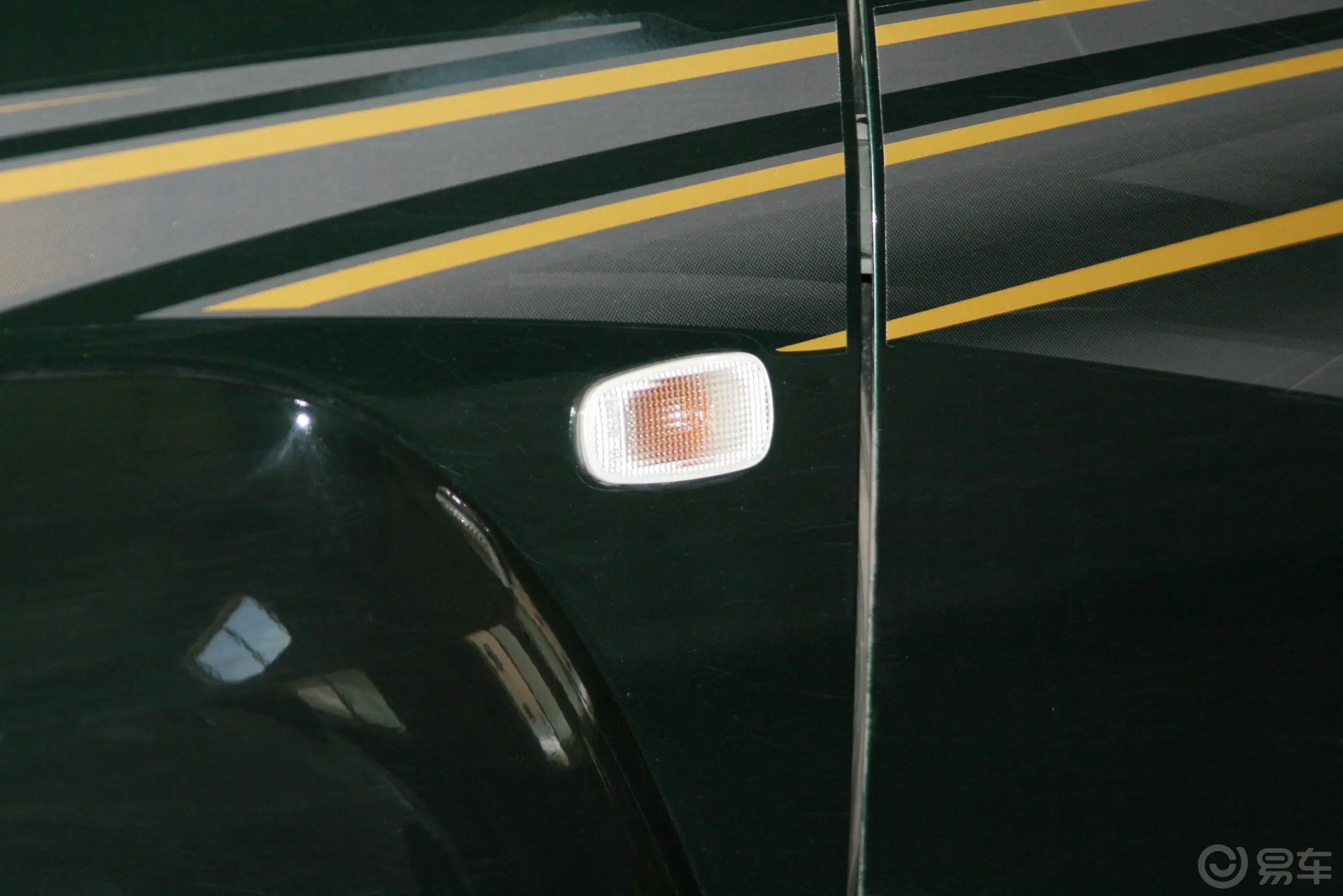 普拉多4.0L VX NAVI版车侧转向灯