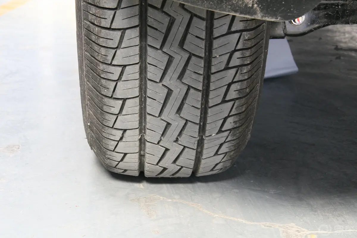 帕杰罗V77 3.8 GLS/MT轮胎花纹