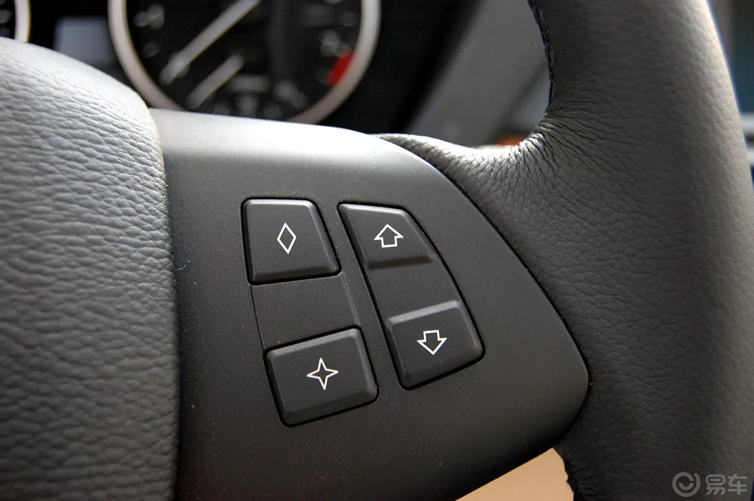 宝马X5(进口)xDrive30i 领先型方向盘音响控制开关