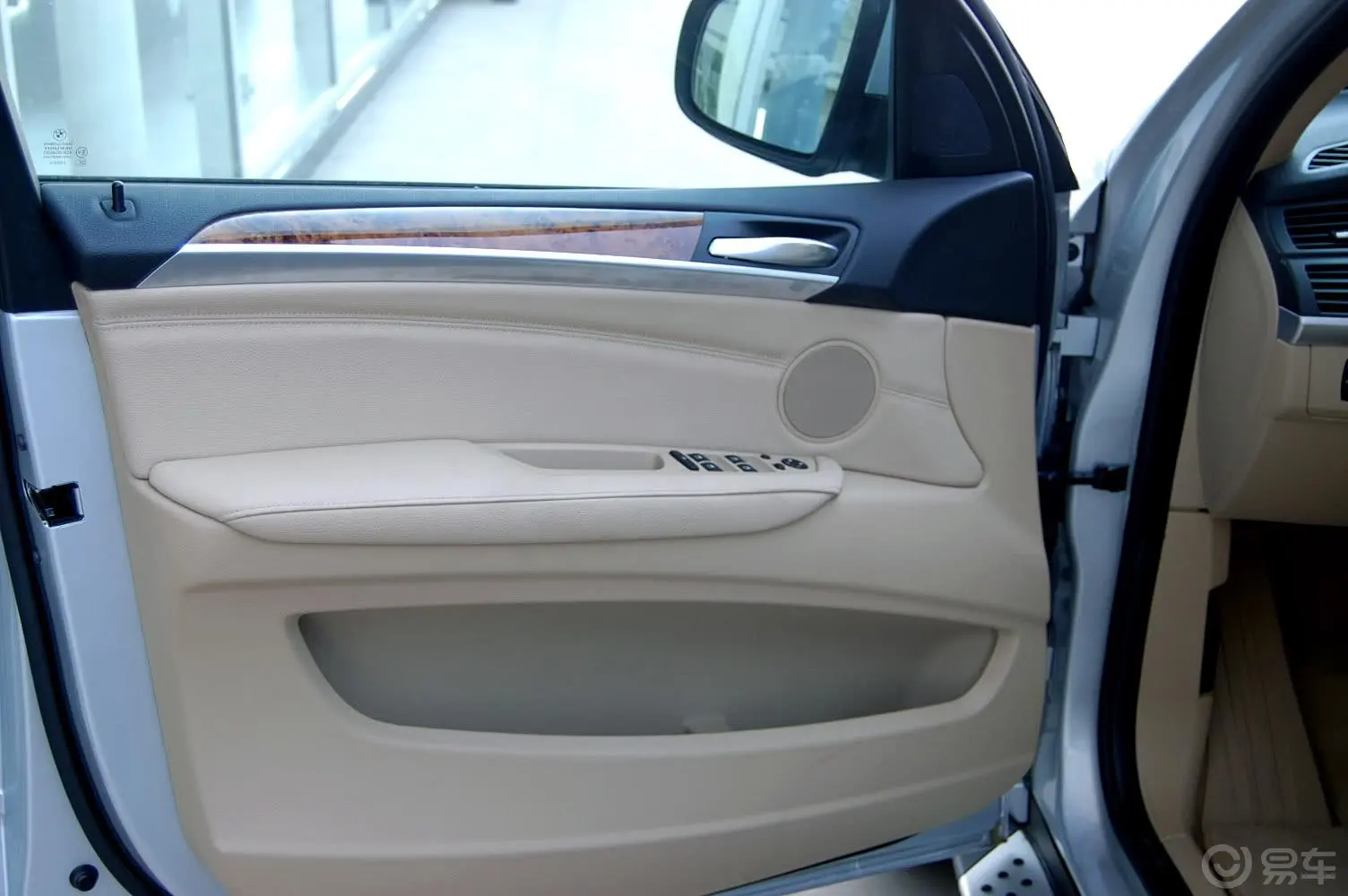 宝马X5(进口)xDrive30i 领先型驾驶员侧车门内门板