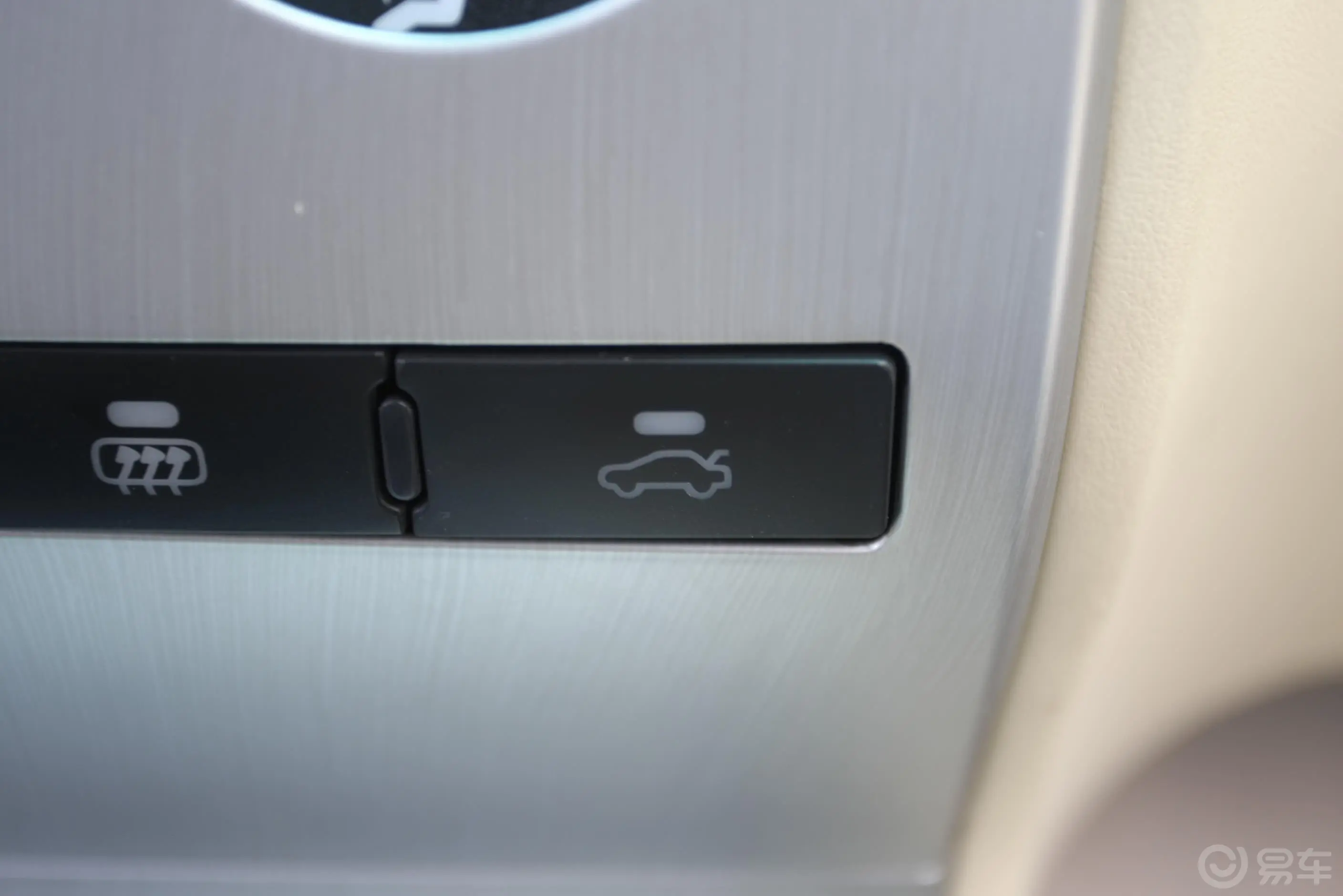 海悦1.5L 舒适型车内行李箱开启键