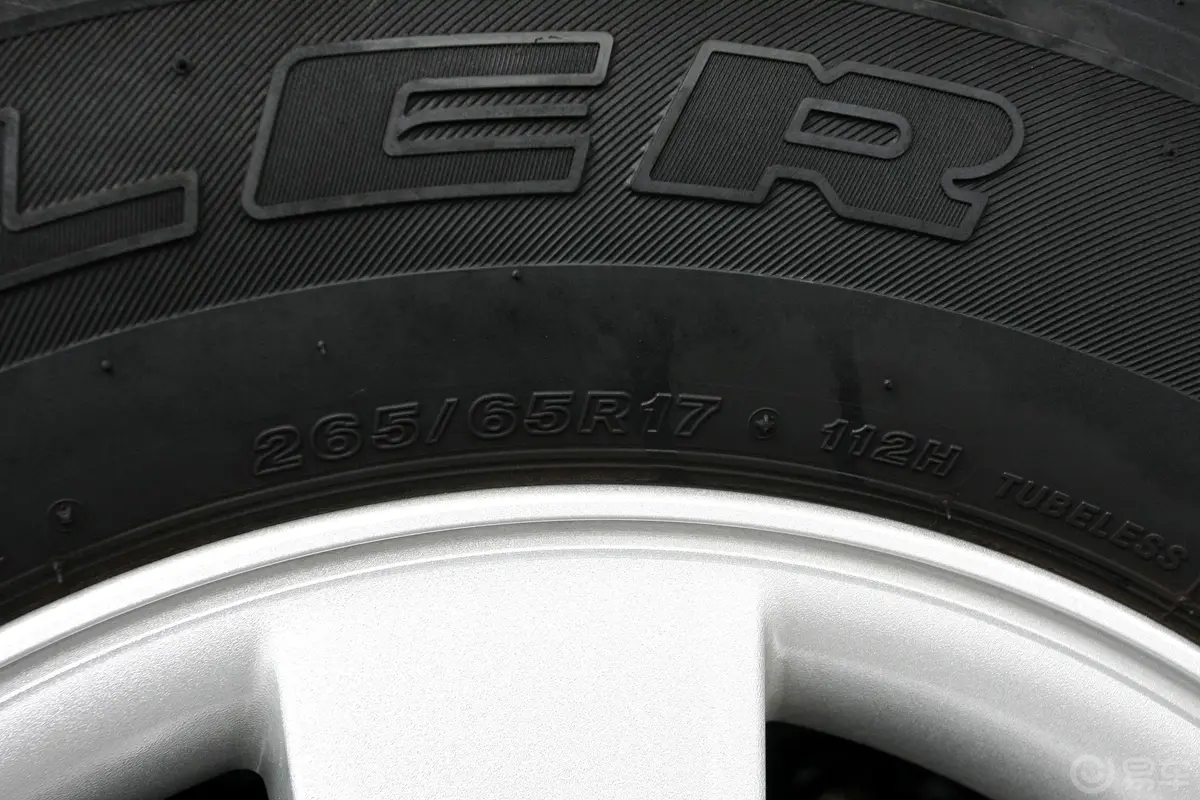 帕杰罗(进口)3.8L 炫酷版轮胎规格