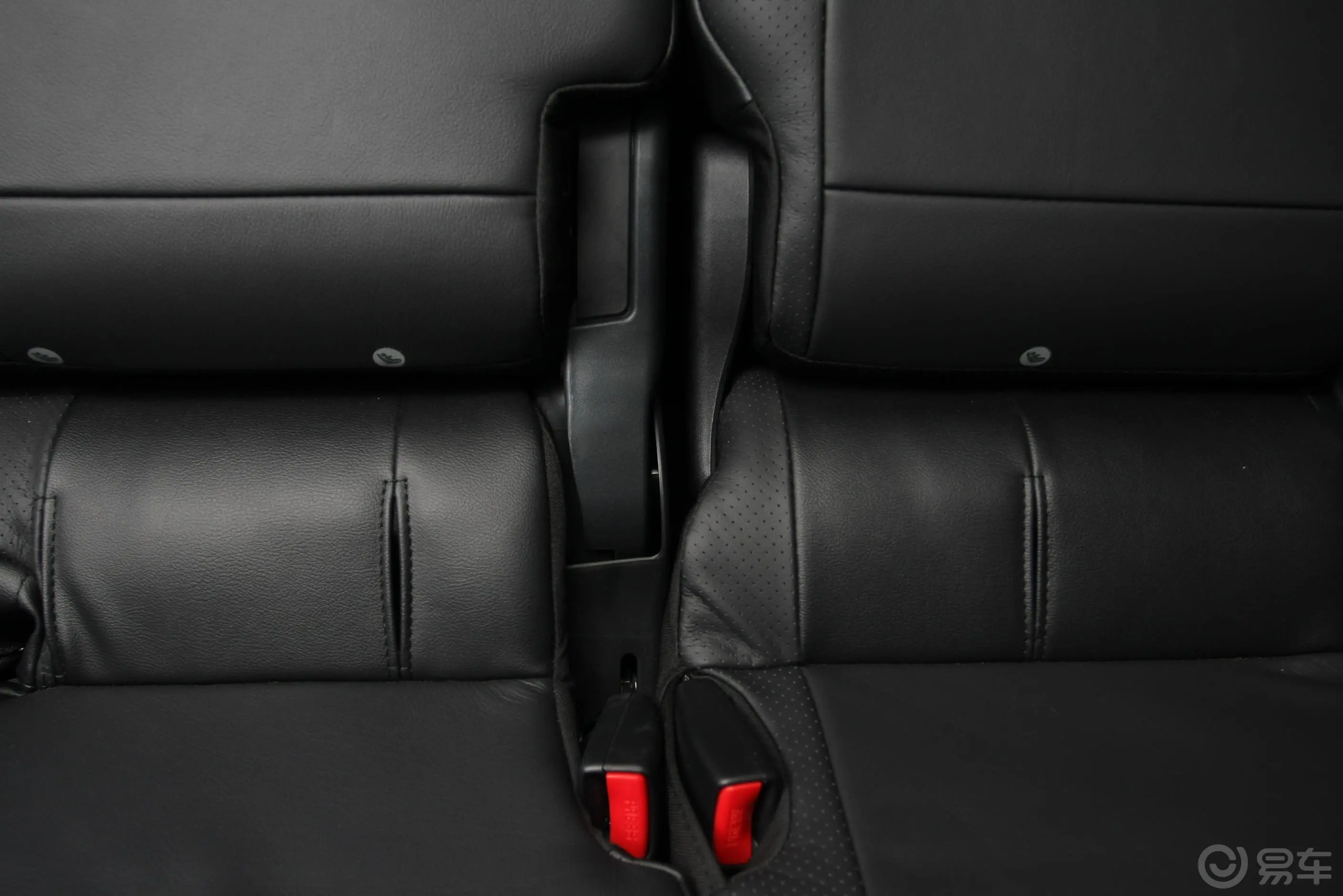 帕杰罗(进口)3.8L 炫酷版儿童座椅安全带锁