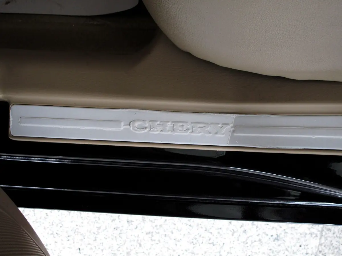 奇瑞A5超值版 1.5—MT 精英型车门迎宾装饰板