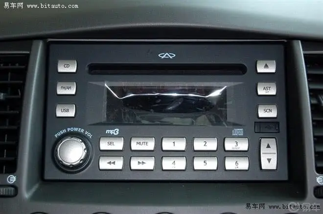 奇瑞A3三厢 1.6—MT 舒适型音响显示屏