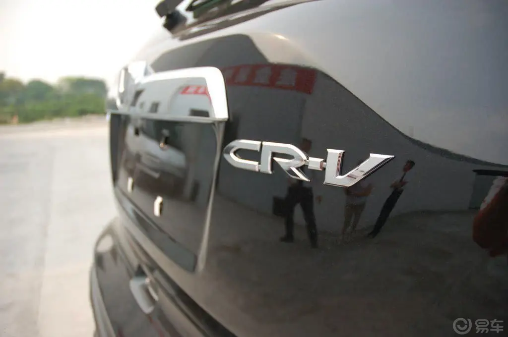 本田CR-V尊贵版自动挡 Vti—S AT尾标