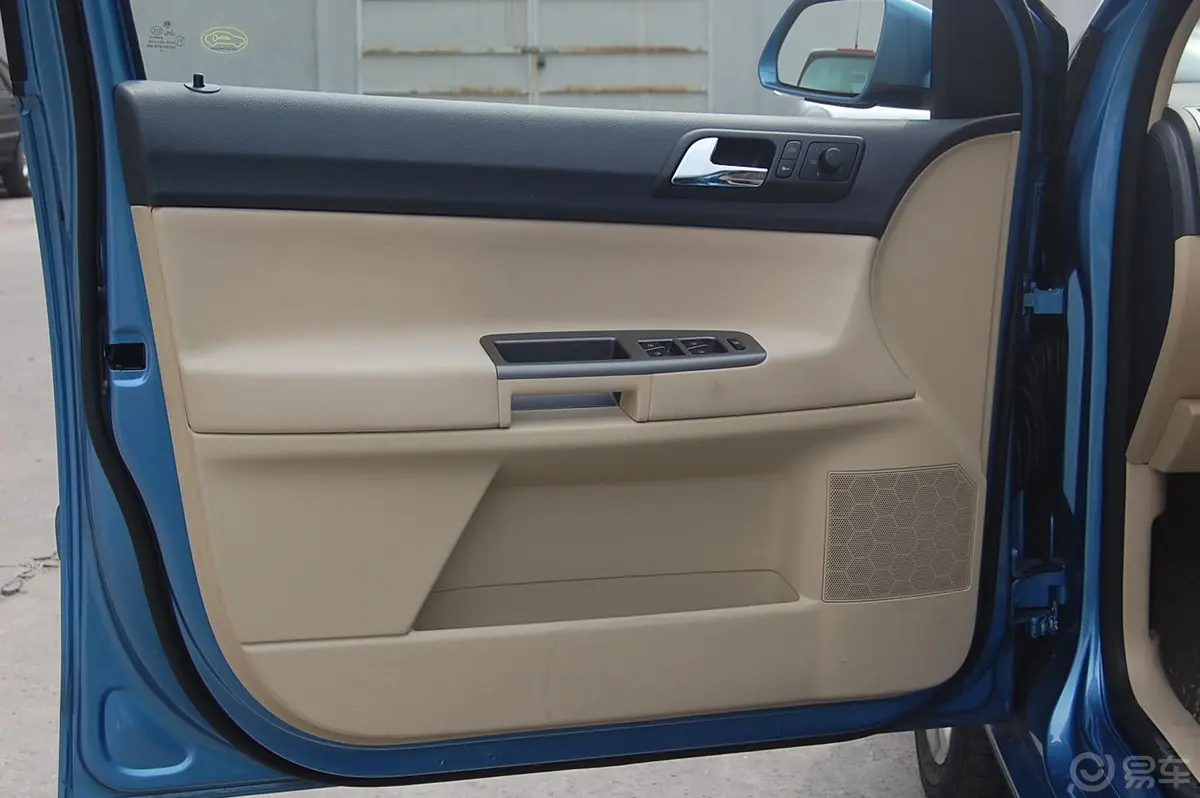 Polo劲情 1.4L 自动舒尚版驾驶员侧车门内门板
