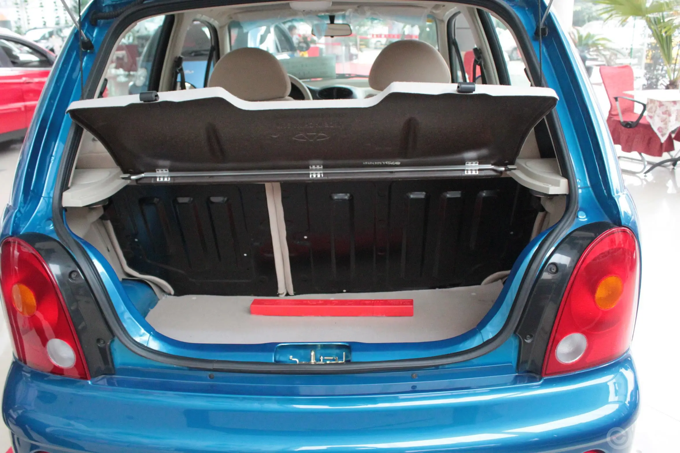 奇瑞QQ30.8—MT 基本型行李箱空间