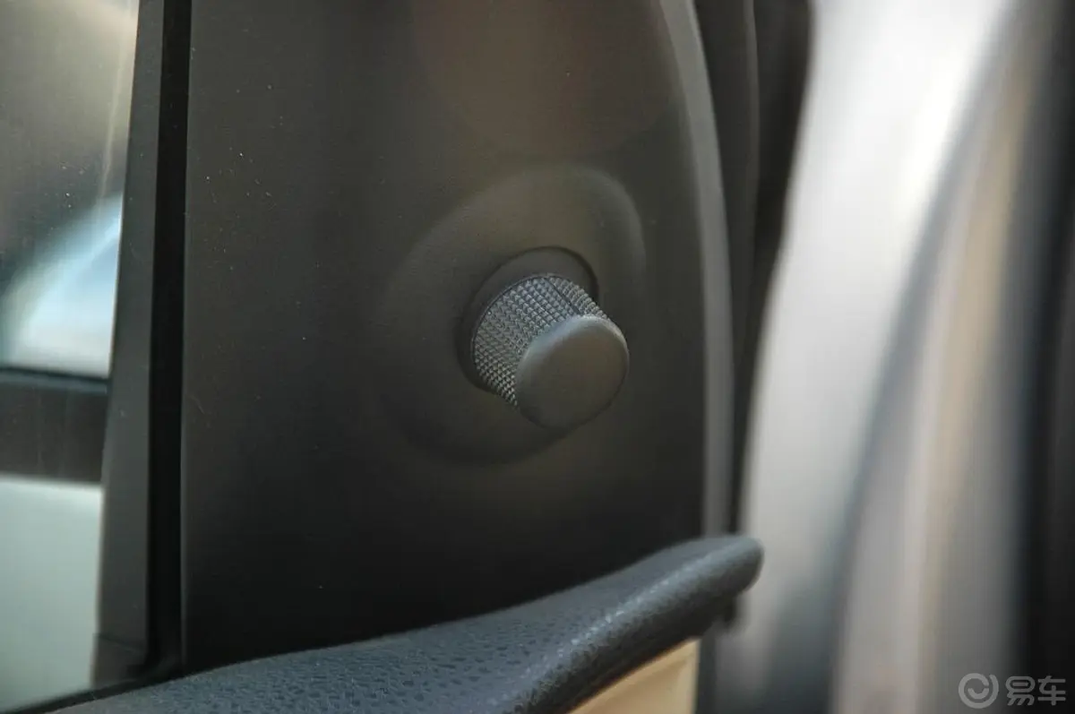 Polo劲取 1.4L 手动雅致版驾驶员侧车门内门板