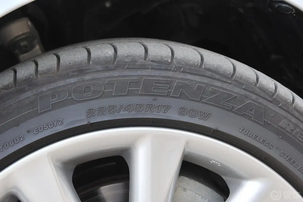 雷克萨斯IS300 豪华版轮胎规格