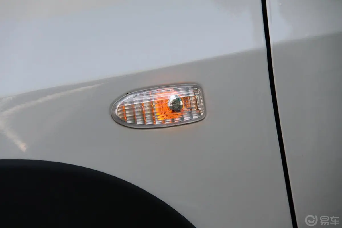奇瑞X1进化版 1.3—MT 豪华型车侧转向灯